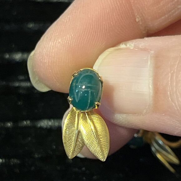 VTG Egyptian Revival 1/20 12k Gold Filled Green Scarab Screw Back Earrings - Picture 4 of 6